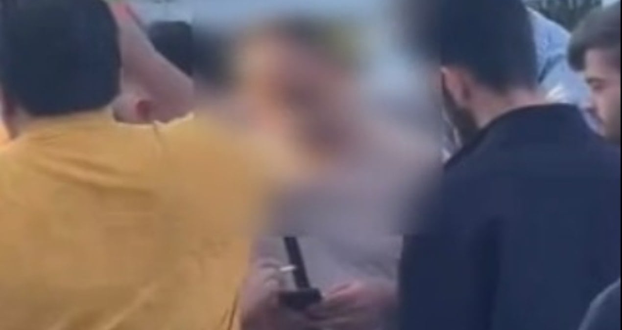 16 yasindaki kizin fotografini cekerken yakalandi meydan dayagindan kacamadi ZR3BjWZi