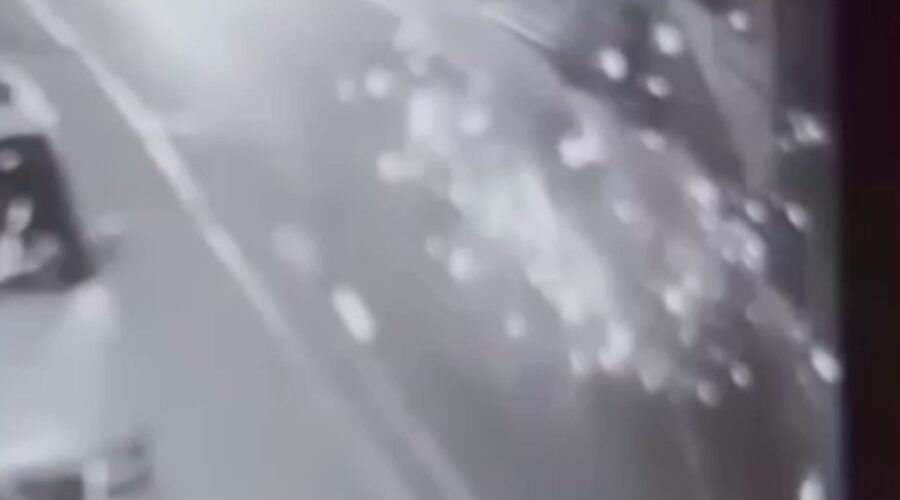 el yapimi patlayiciyi sokakta patlatip kacti yEUq1SAw