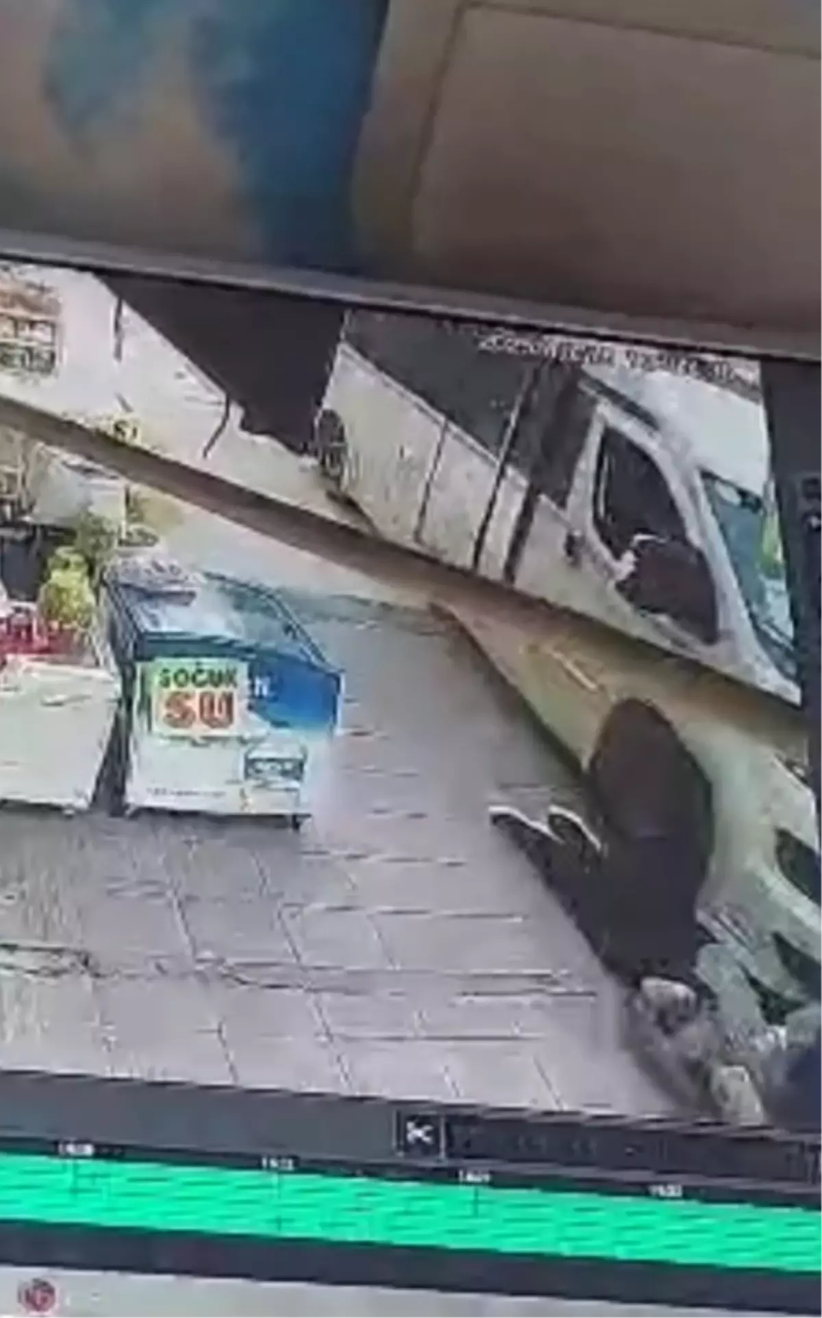 adanada minibus kazasi 2 yarali K3D4h9mS.jpg