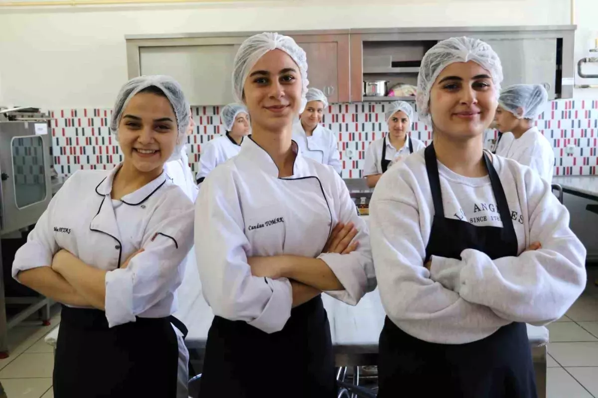 ascilik egitimiyle gelecek sefler yetisiyor 4pQfs26b.jpg