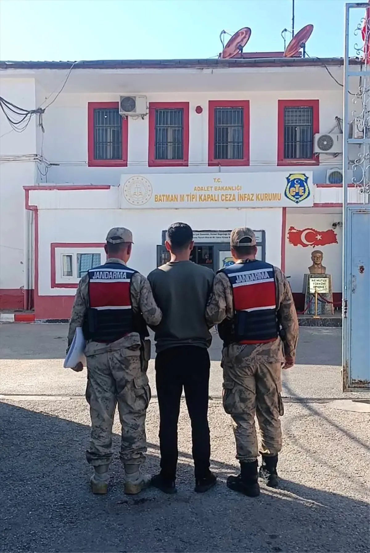 batmanda 15 yil hapis cezasi bulunan firari hukumlu yakalandi czPEju46.jpg