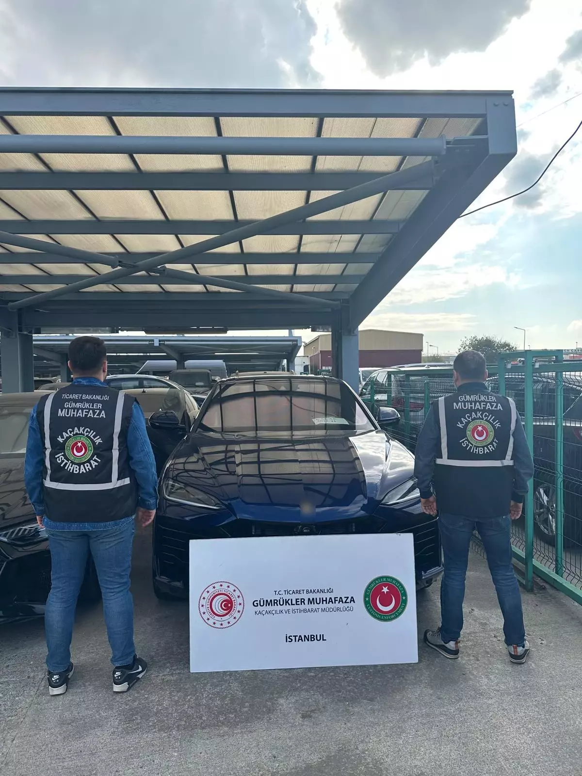 luks arac kacakciligina dev operasyon 288 milyon tl degerinde araclara el konuldu TBRJFxRA.jpg