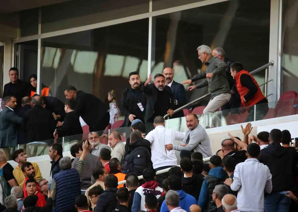 sivassporda baskan taraftarla tartisti OWiRwamu