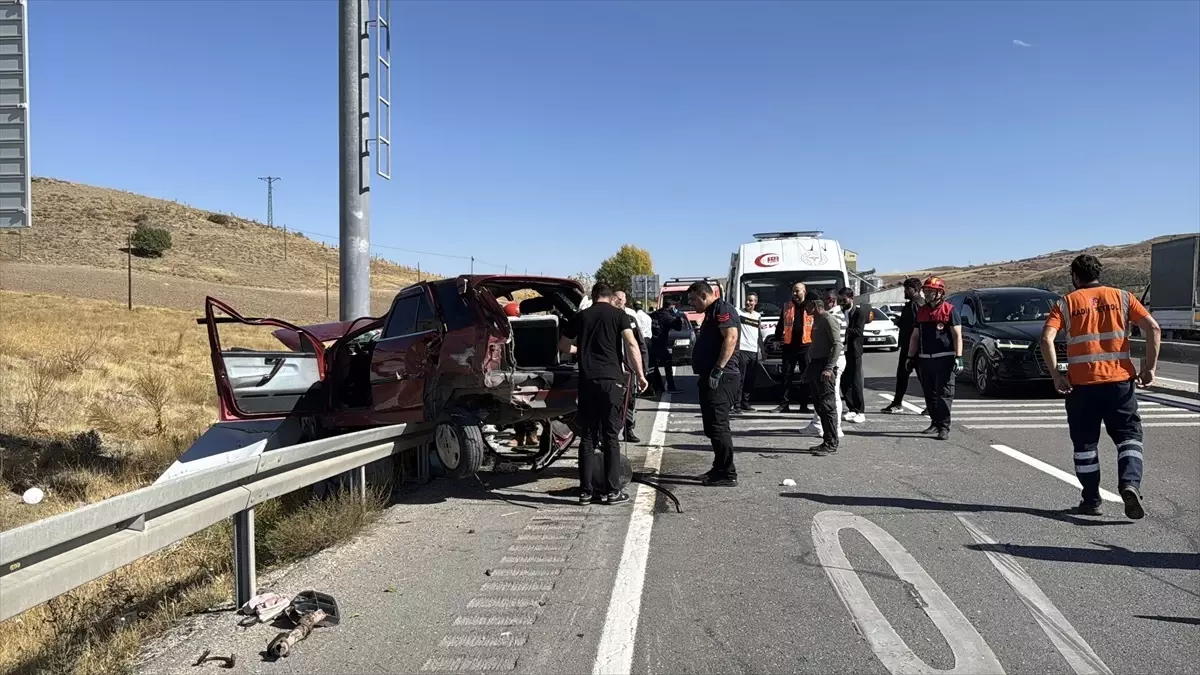 sivasta trafik kazasi 10 yarali pBJ8CLAF