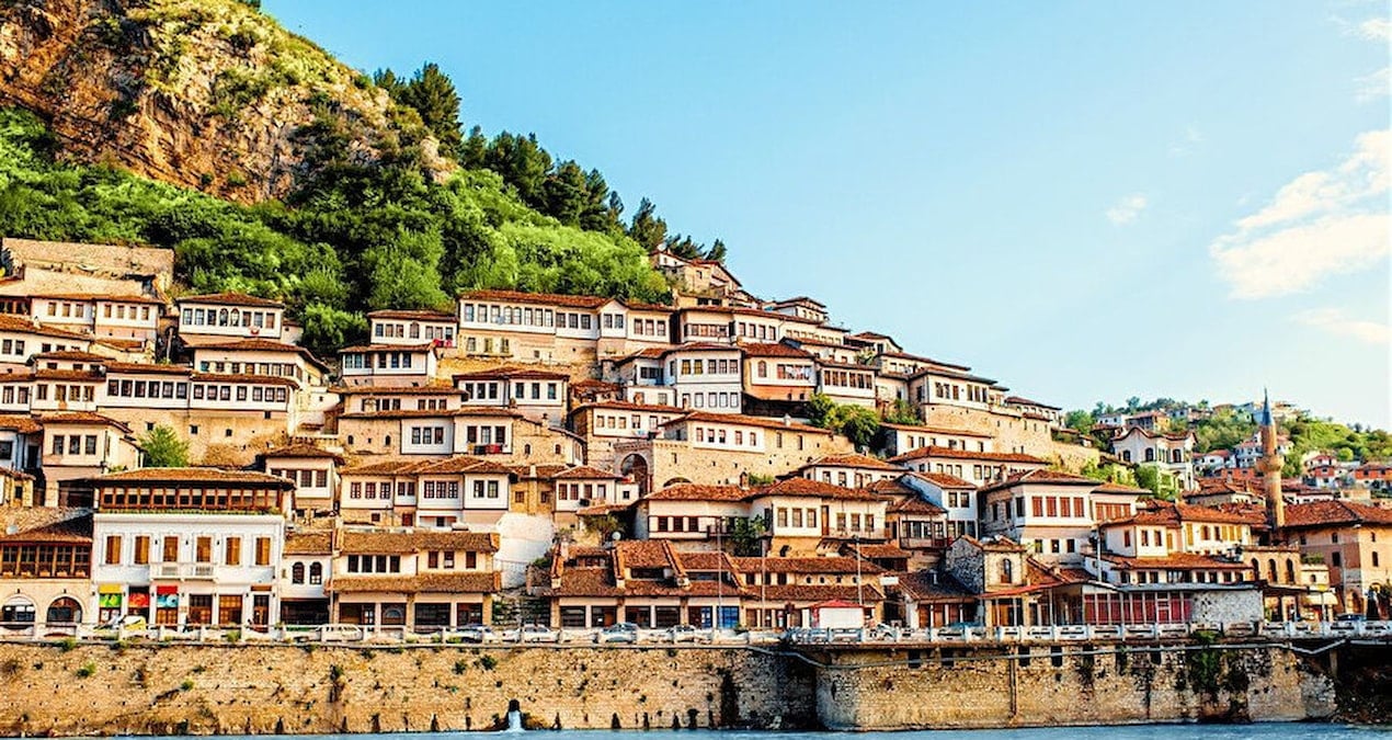 turk sirket arnavutluku karistirdi eXm3Dswz.jpg