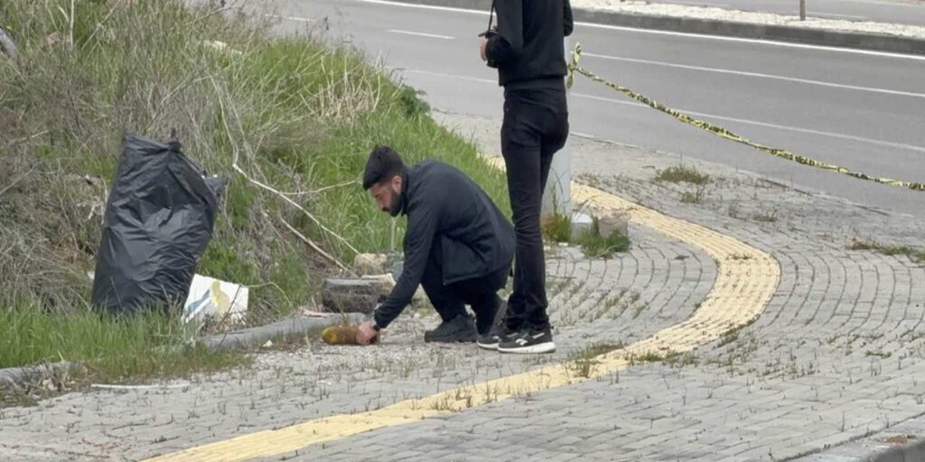 temizlik-gorevlisi-yol-kenarinda-havan-topu-mermisi-buldu-q888EVrY