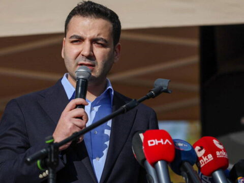 Cem Aydın’dan AKP’nin Gençlik Etkinliğine Sert Eleştiri: “Bedava Şenlikle Gençleri Araba Doldurarak…”