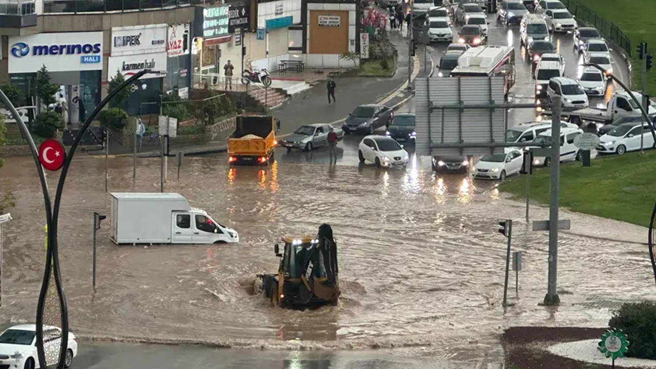 gaziantep-valisinden-kentte-etkili-olan-firtinaya-iliskin-aciklama-bWsWJBND